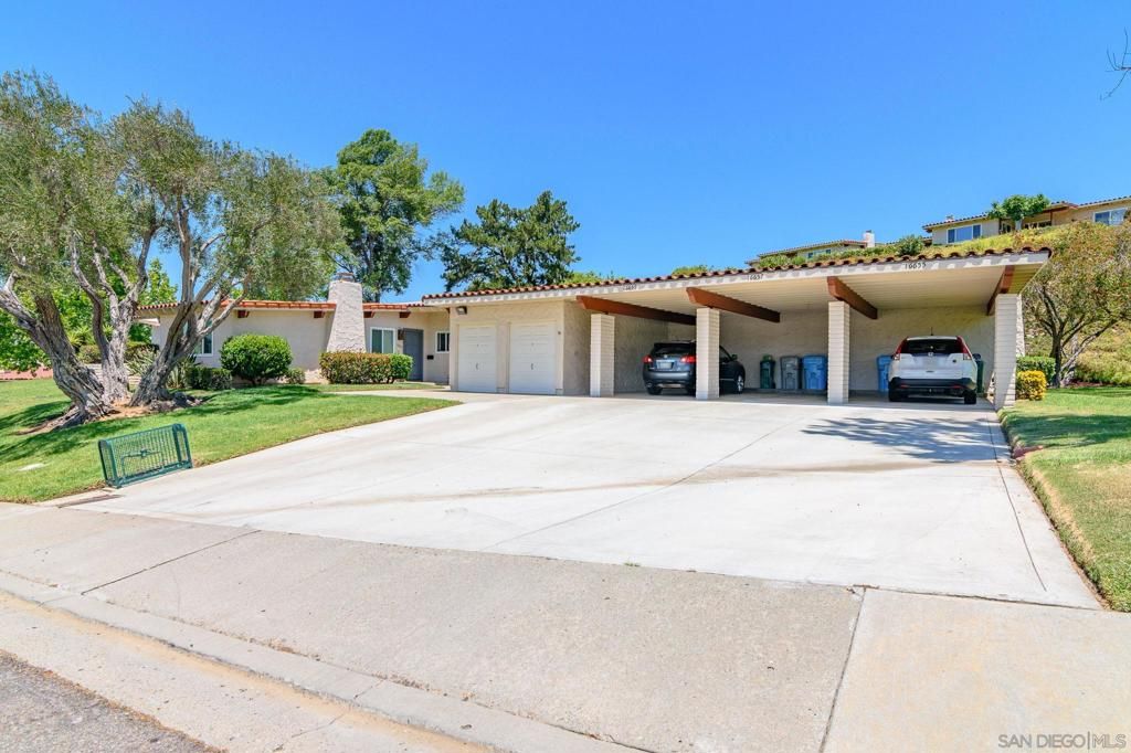 Image 41 of property listing at 16657 Roca Dr, San Diego, CA 92128