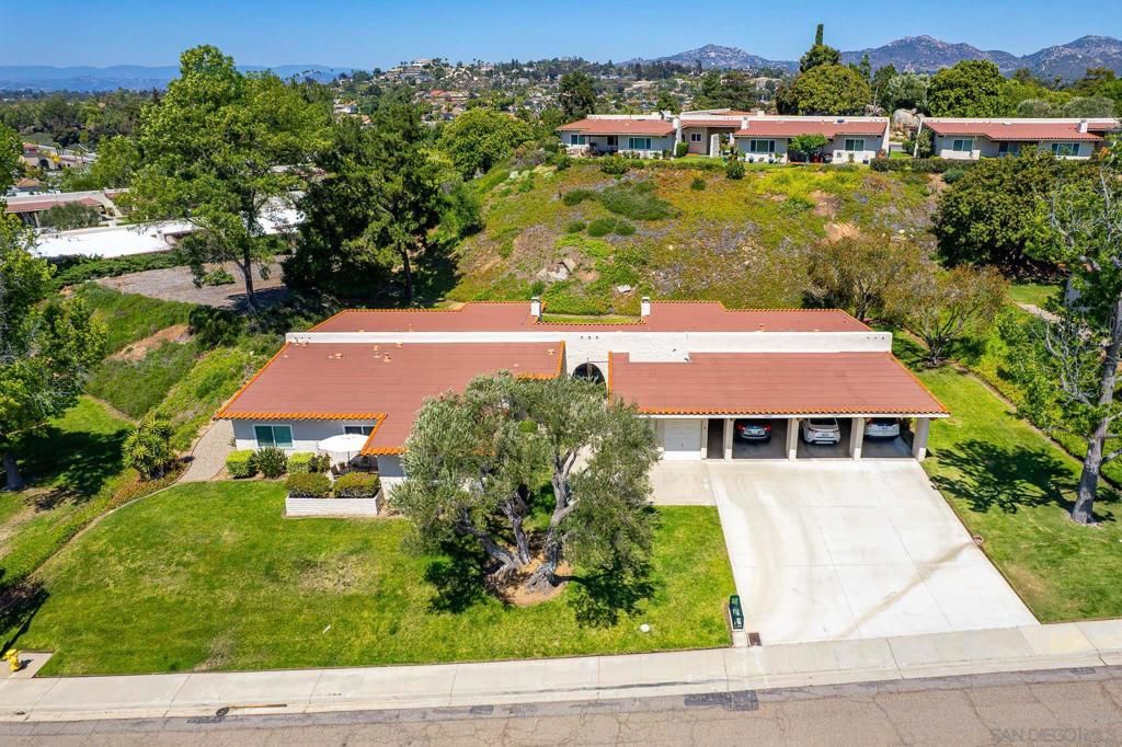 Image 43 of property listing at 16657 Roca Dr, San Diego, CA 92128