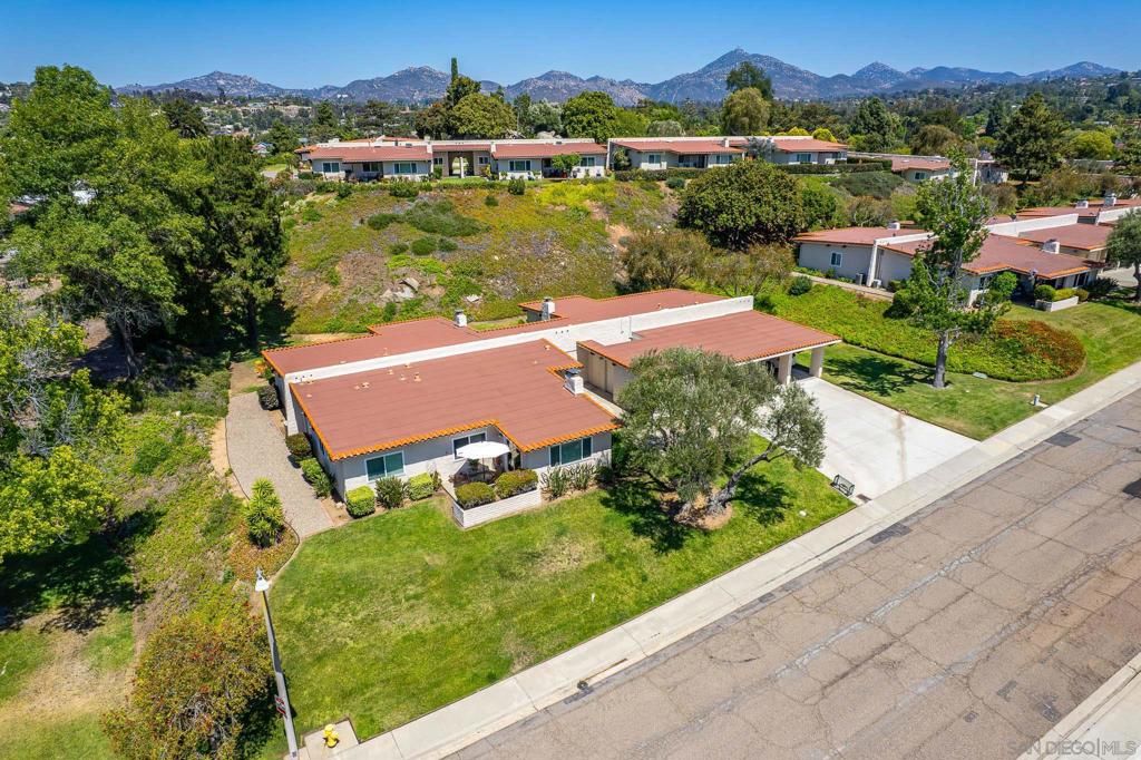 Image 44 of property listing at 16657 Roca Dr, San Diego, CA 92128