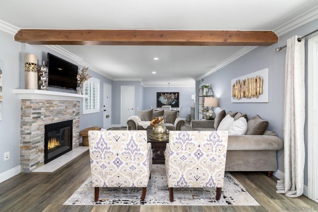 Image 7 of property listing at 16657 Roca Dr, San Diego, CA 92128