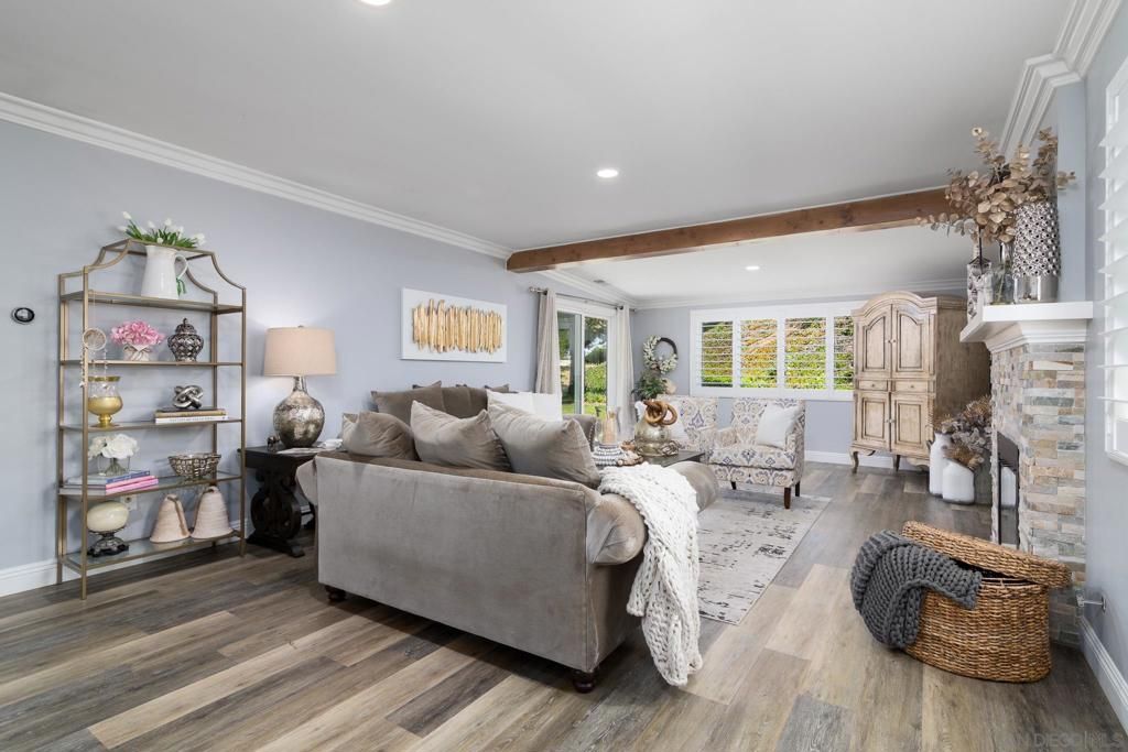 Image 9 of property listing at 16657 Roca Dr, San Diego, CA 92128