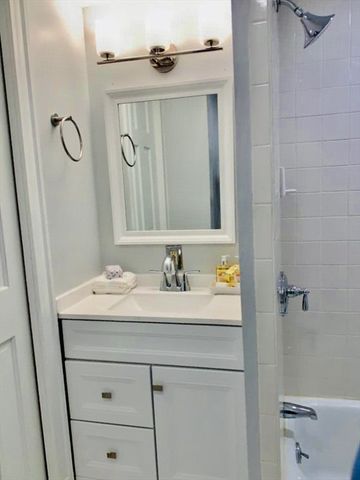 40 Saint Botolph Street 22, Boston, MA 02116