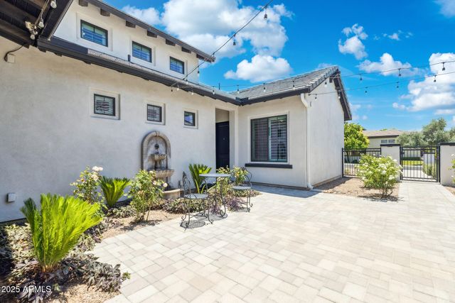 2630 E LOVEBIRD Lane, Gilbert, AZ 85297