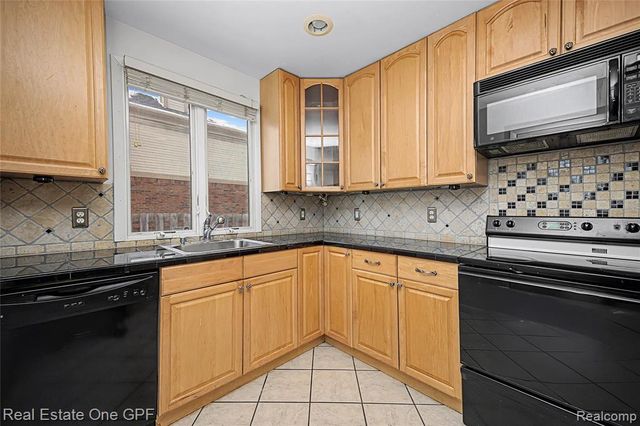 506 W 12 Mile Road, Royal Oak, MI 48073