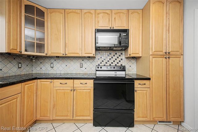 506 W 12 Mile Road, Royal Oak, MI 48073