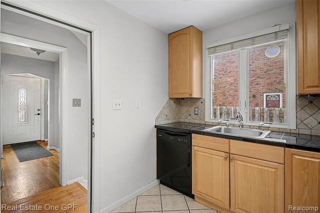 506 W 12 Mile Road, Royal Oak, MI 48073