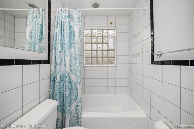 506 W 12 Mile Road, Royal Oak, MI 48073