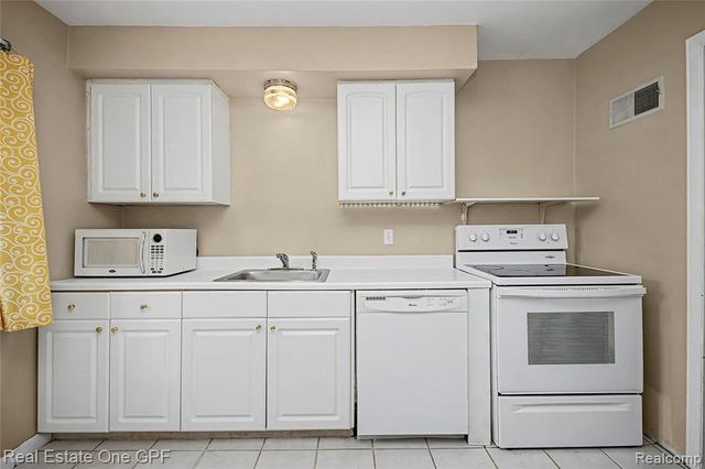 506 W 12 Mile Road, Royal Oak, MI 48073