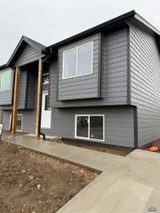 868 YORKTOWN BLVD, Box Elder, SD 57719