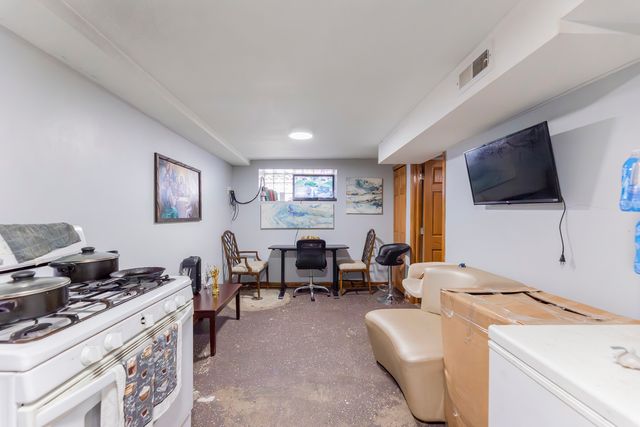 6613 S Justine Street, Chicago, IL 60636