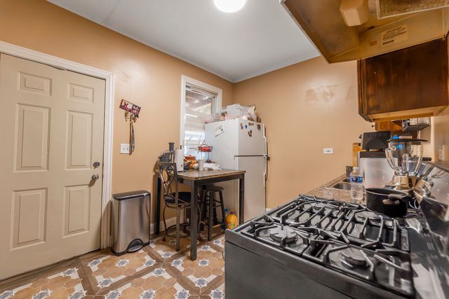 6613 S Justine Street, Chicago, IL 60636