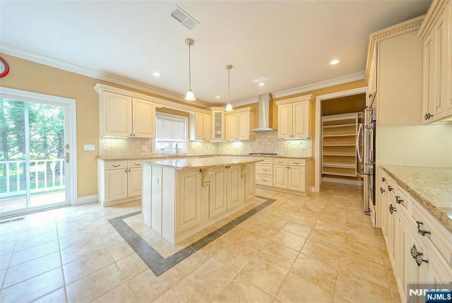 54 Charles Place, Old Tappan, NJ 07675