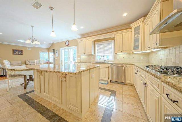 54 Charles Place, Old Tappan, NJ 07675