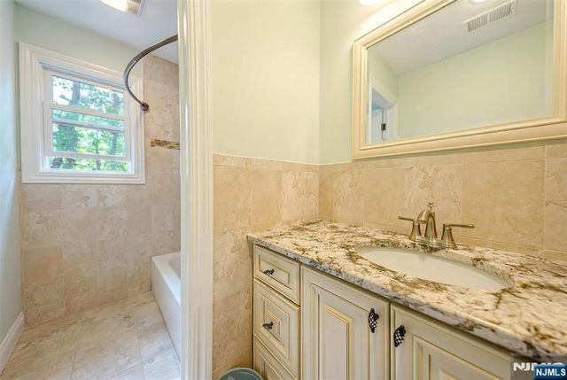 54 Charles Place, Old Tappan, NJ 07675