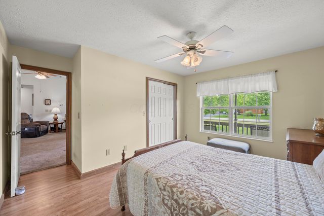 180 Jefferson Ridge Drive, Pataskala, OH 43062
