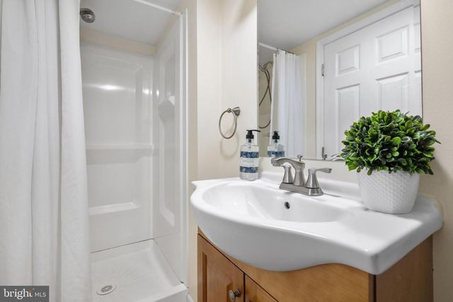 405 E 7TH AVE, Ranson, WV 25438