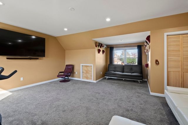 45 Somers Rd, East Longmeadow, MA 01028