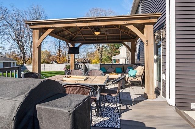 45 Somers Rd, East Longmeadow, MA 01028