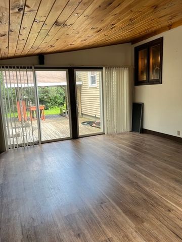 91 Pageotte St, Acushnet, MA 02743