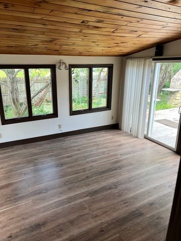 91 Pageotte St, Acushnet, MA 02743