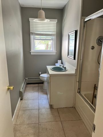 91 Pageotte St, Acushnet, MA 02743