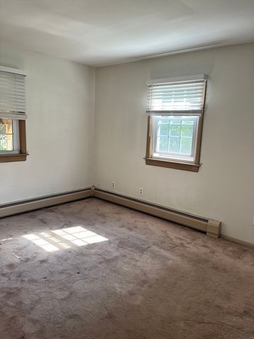 91 Pageotte St, Acushnet, MA 02743