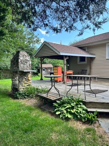 91 Pageotte St, Acushnet, MA 02743