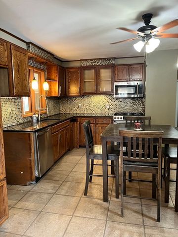 91 Pageotte St, Acushnet, MA 02743