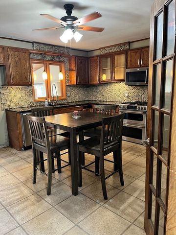 91 Pageotte St, Acushnet, MA 02743