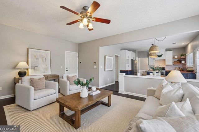 1130 Lyndhurst Way, Roswell, GA 30075