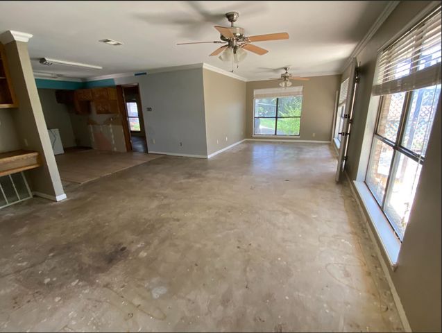 186 1st Oak Drive, Enchanted Oaks, TX 75156