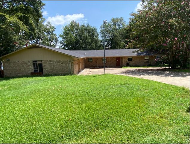 186 1st Oak Drive, Enchanted Oaks, TX 75156