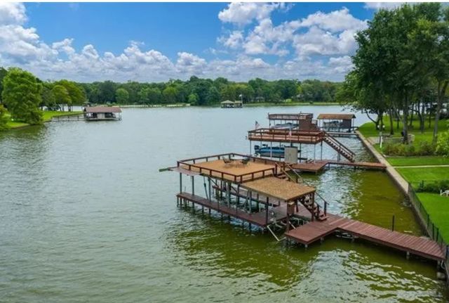 186 1st Oak Drive, Enchanted Oaks, TX 75156