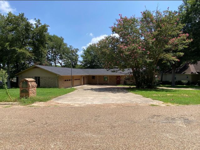 186 1st Oak Drive, Enchanted Oaks, TX 75156