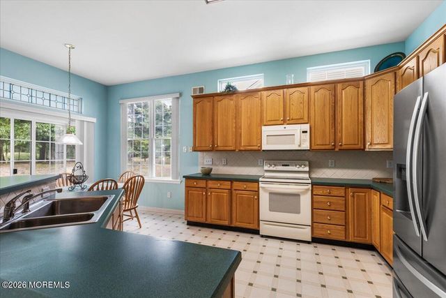 4 Barton Creek Road, Jackson, NJ 08527