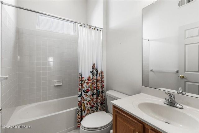 4 Barton Creek Road, Jackson, NJ 08527