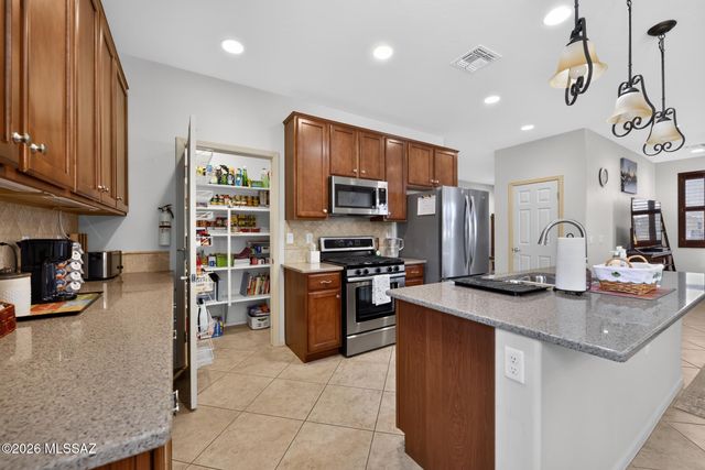 10285 S Black Surrey Drive, Vail, AZ 85641