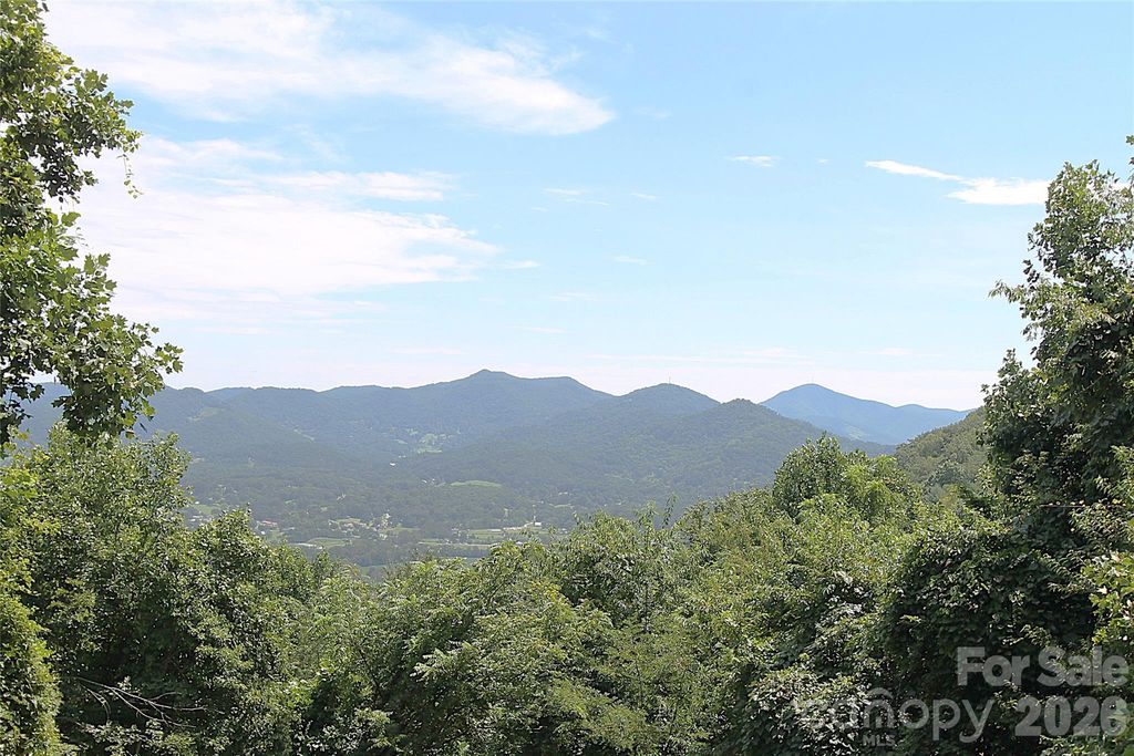 310 High Cliff Drive, Waynesville, NC 28786