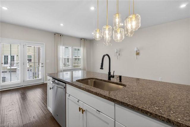 516 Clara LN, Virginia Beach, VA 23451
