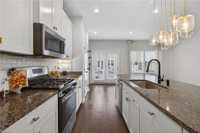 516 Clara LN, Virginia Beach, VA 23451