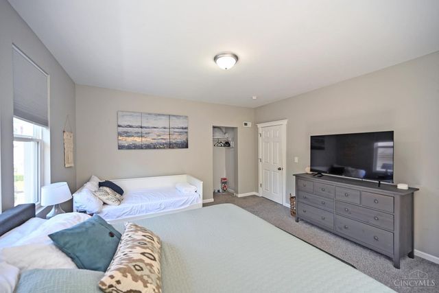 899 Lexington Avenue, Cincinnati, OH 45229