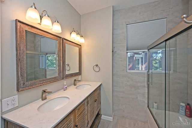 899 Lexington Avenue, Cincinnati, OH 45229