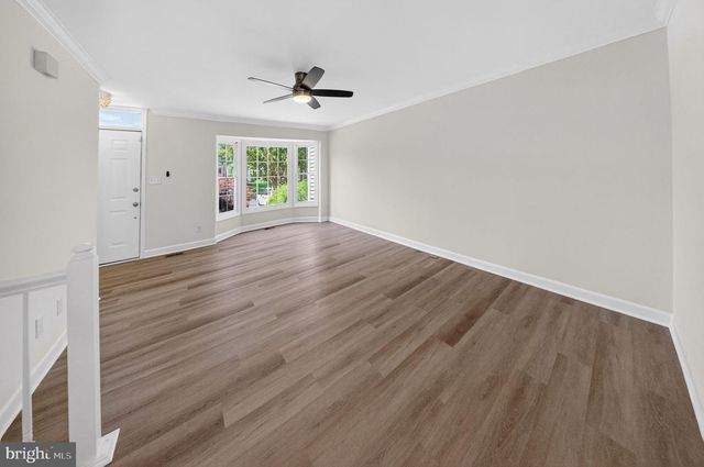 21152 HEDGEROW TER, Ashburn, VA 20147