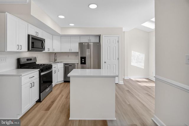 21152 HEDGEROW TER, Ashburn, VA 20147