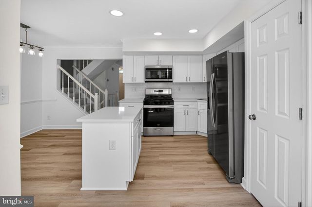 21152 HEDGEROW TER, Ashburn, VA 20147