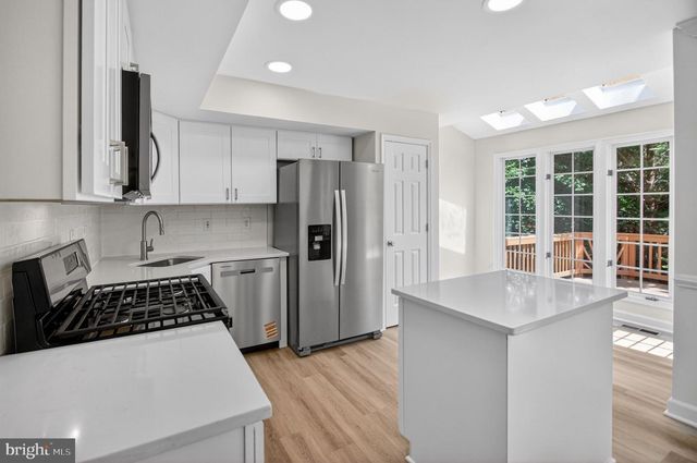 21152 HEDGEROW TER, Ashburn, VA 20147
