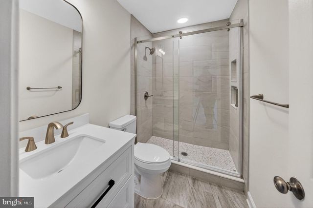 21152 HEDGEROW TER, Ashburn, VA 20147