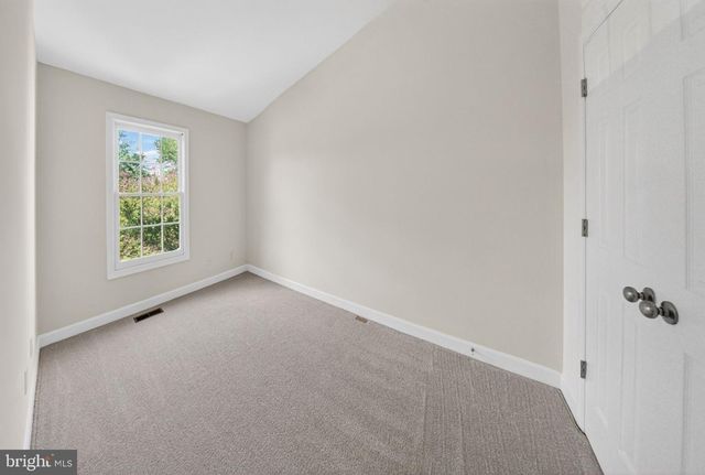 21152 HEDGEROW TER, Ashburn, VA 20147