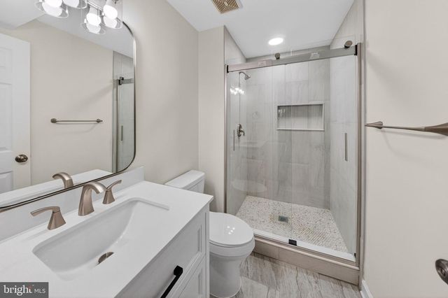 21152 HEDGEROW TER, Ashburn, VA 20147