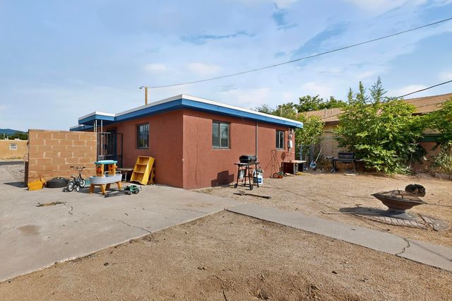 2833 HERMOSA Drive NE, Albuquerque, NM 87110